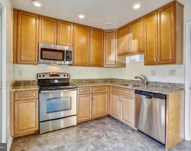 501 Colecroft Court - Photo Thumbnail 6