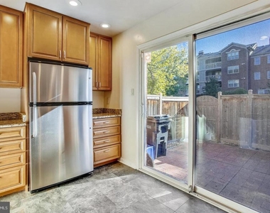 501 Colecroft Court - Photo Thumbnail 7