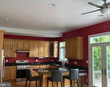 3221 N Pershing Drive - Photo Thumbnail 1