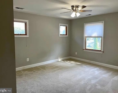 3221 N Pershing Drive - Photo Thumbnail 12