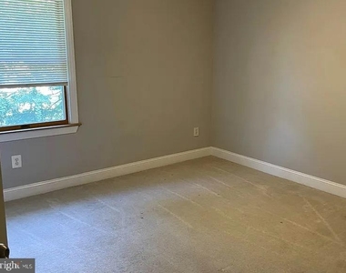 3221 N Pershing Drive - Photo Thumbnail 13