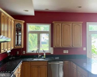3221 N Pershing Drive - Photo Thumbnail 2
