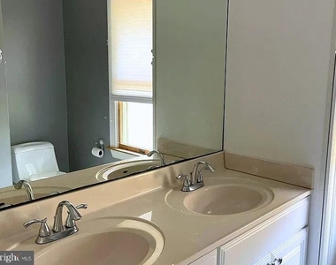 3221 N Pershing Drive - Photo Thumbnail 16