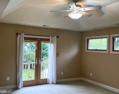 3221 N Pershing Drive - Photo Thumbnail 11