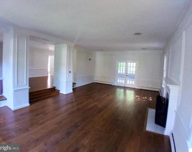 3131 N Abingdon Street - Photo Thumbnail 2
