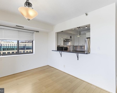 900 N Stafford Street - Photo Thumbnail 7