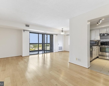 900 N Stafford Street - Photo Thumbnail 5