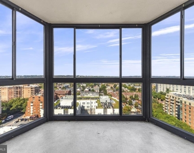900 N Stafford Street - Photo Thumbnail 1