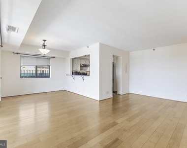 900 N Stafford Street - Photo Thumbnail 6