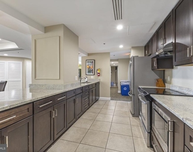 900 N Stafford Street - Photo Thumbnail 25