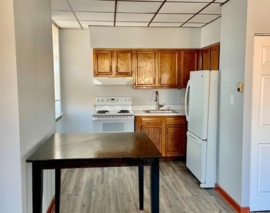 2250 S 9th Street - Photo Thumbnail 2
