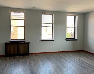 2250 S 9th Street - Photo Thumbnail 4