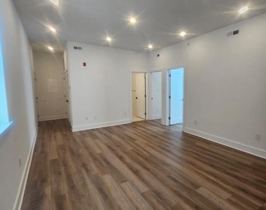 6202 Germantown Avenue - Photo Thumbnail 5