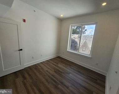 6202 Germantown Avenue - Photo Thumbnail 10