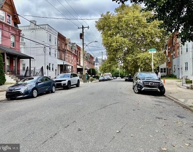 611 32nd Street N - Photo Thumbnail 2