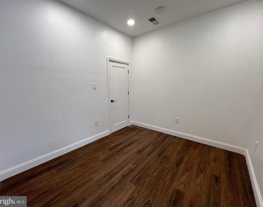 2145 Elkins Avenue - Photo Thumbnail 6
