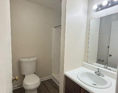 1123 Southwood Drive - Photo Thumbnail 4