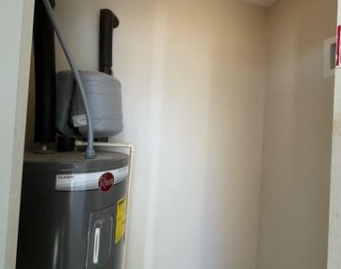 312 E Jenkins Street - Photo Thumbnail 8