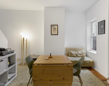 2606 Collins Street - Photo Thumbnail 6