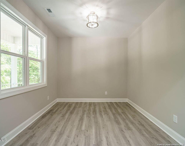 3277 Edinburgh Drive - Photo Thumbnail 2