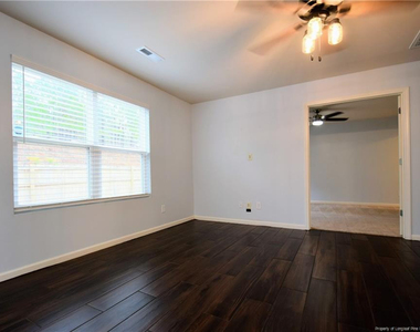 140 Hallow Oak Street - Photo Thumbnail 4