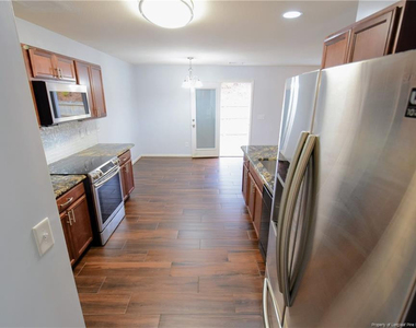 140 Hallow Oak Street - Photo Thumbnail 6
