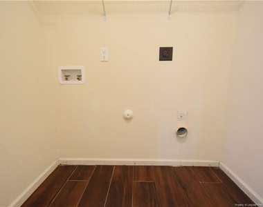 140 Hallow Oak Street - Photo Thumbnail 30