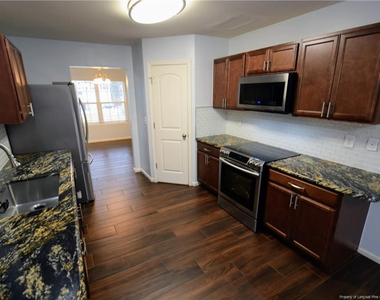 140 Hallow Oak Street - Photo Thumbnail 7