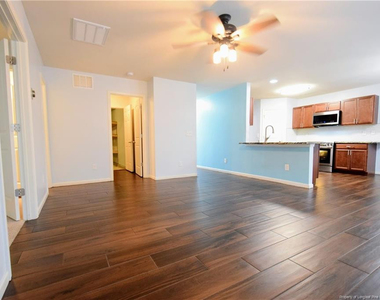 140 Hallow Oak Street - Photo Thumbnail 10