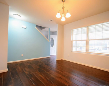 140 Hallow Oak Street - Photo Thumbnail 5