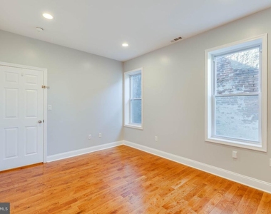 2554 N 8th Street - Photo Thumbnail 3