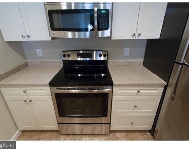 924 Pine Street - Photo Thumbnail 4