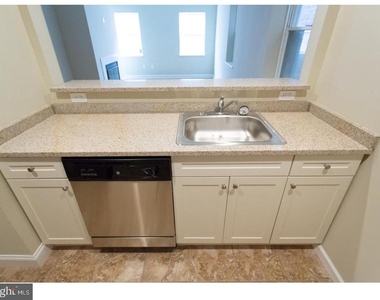 924 Pine Street - Photo Thumbnail 5