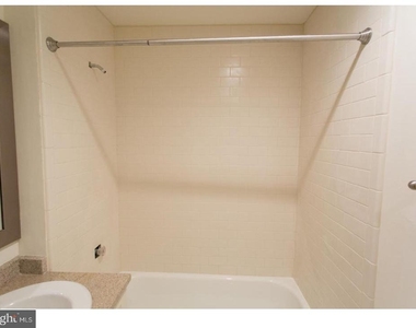 924 Pine Street - Photo Thumbnail 9