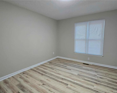 508 Singletary Place - Photo Thumbnail 14