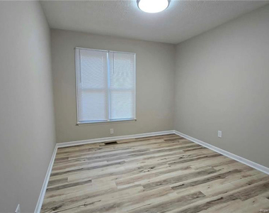 508 Singletary Place - Photo Thumbnail 12