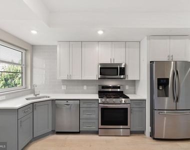 2110 W Master Street - Photo Thumbnail 1