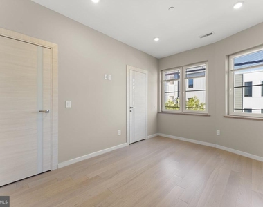 2110 W Master Street - Photo Thumbnail 8
