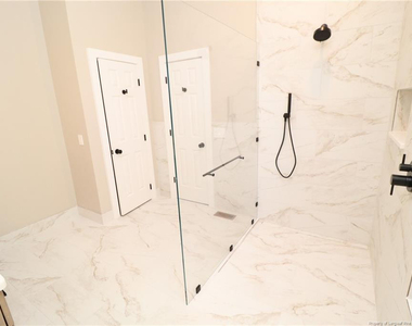 106 Kensbury Circle - Photo Thumbnail 28