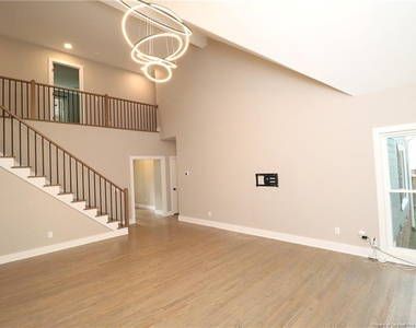 106 Kensbury Circle - Photo Thumbnail 10
