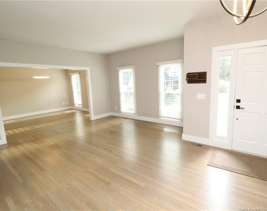 106 Kensbury Circle - Photo Thumbnail 2