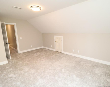 106 Kensbury Circle - Photo Thumbnail 39