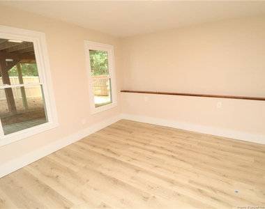 106 Kensbury Circle - Photo Thumbnail 42