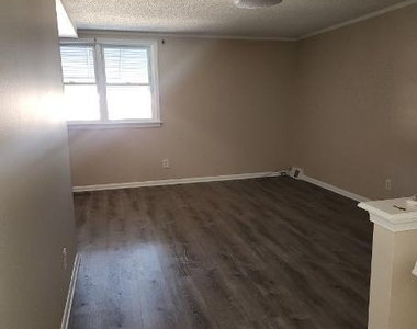 526 Lawler Terrace - Photo Thumbnail 4