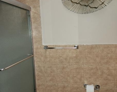 526 Lawler Terrace - Photo Thumbnail 7