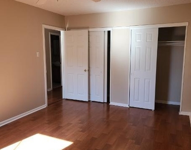 526 Lawler Terrace - Photo Thumbnail 9