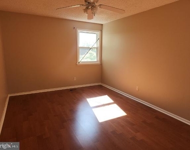 526 Lawler Terrace - Photo Thumbnail 10