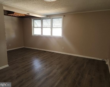 526 Lawler Terrace - Photo Thumbnail 3