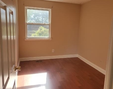 526 Lawler Terrace - Photo Thumbnail 12