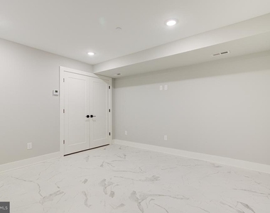 1805 Frankford Avenue - Photo Thumbnail 4